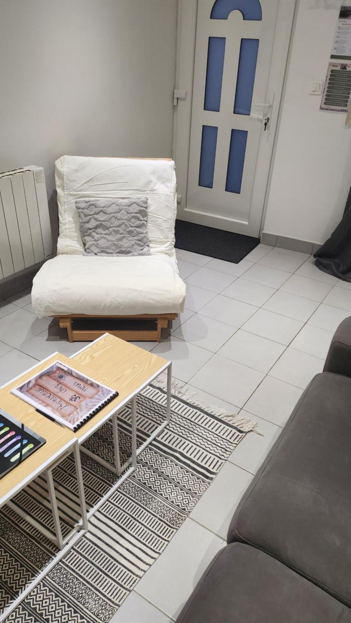 Joli Studio En Centre Ville Faremoutiers Extérieur photo